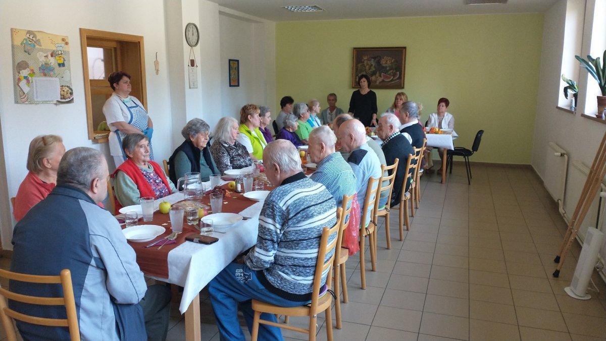 Spoločný obed - Október - Mesiac úcty k starším