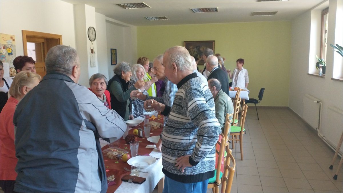 Spoločný obed - Október - Mesiac úcty k starším