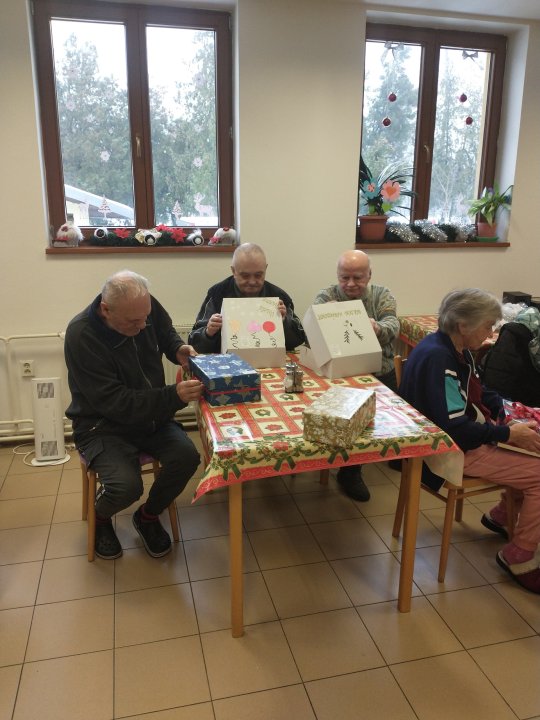 Koľko lásky sa zmestí do krabice od topánok